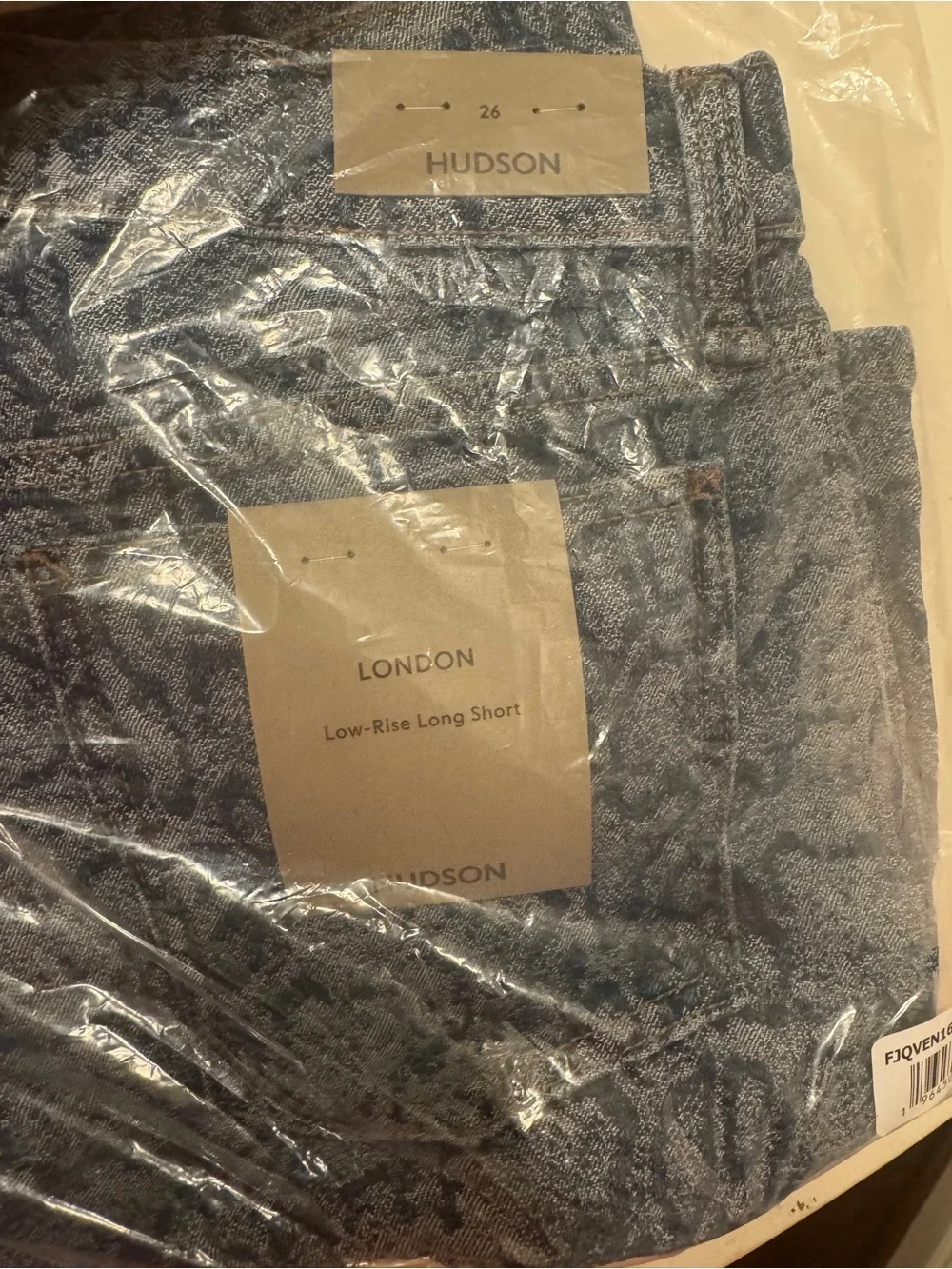 Hudson London Low Rise Long Short Snake Print “Venom” Denim Shorts Size 26 NWT